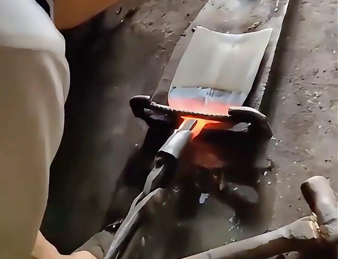 超音頻感應(yīng)加熱設(shè)備在金屬退火處理，尤其是鐵匠加熱淬火退火工藝中的應(yīng)用