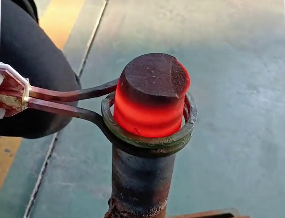 海拓手持式高頻加熱機(jī)，加熱實(shí)心棒料真有一手！