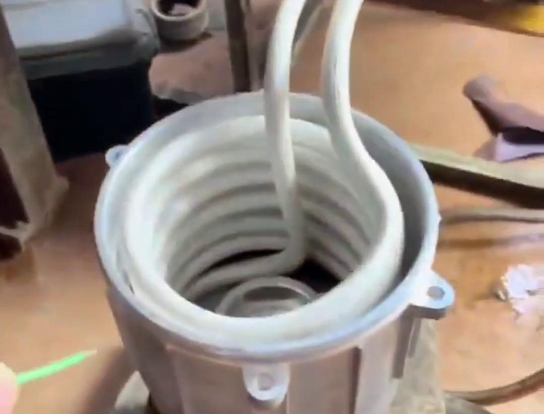 使用高頻機(jī)進(jìn)行電機(jī)熱套的優(yōu)點(diǎn)在于加熱速度快、溫度控制準(zhǔn)確、對(duì)材料影響小等