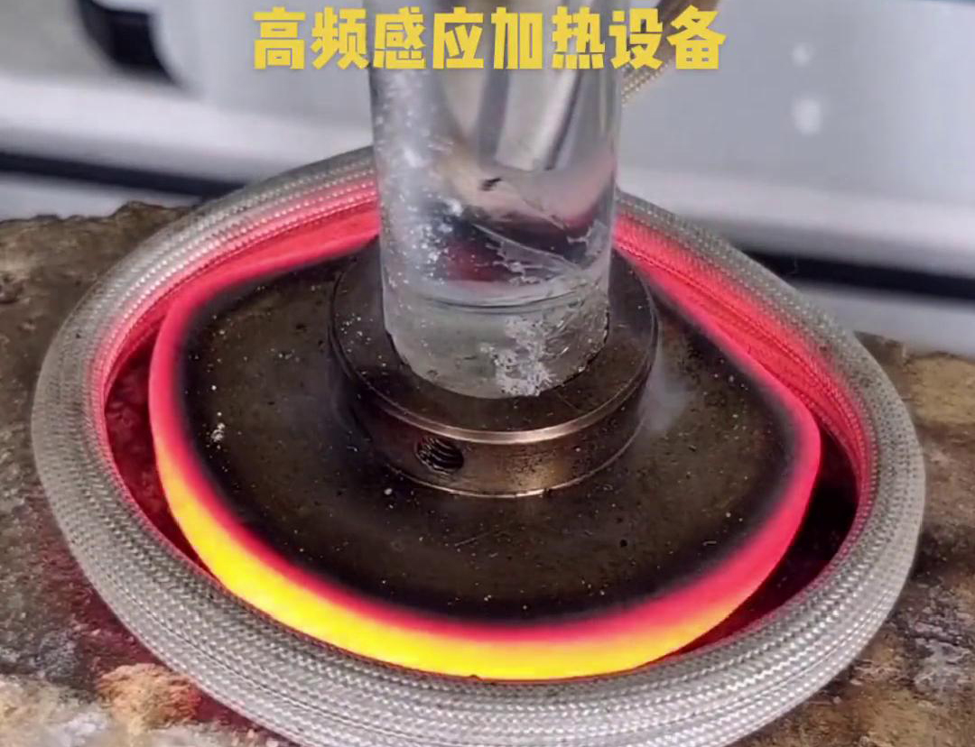高頻焊機焊接因其高效、高質量、環(huán)保、操作簡便和適應性強等優(yōu)點，被廣泛應用于各個行業(yè)