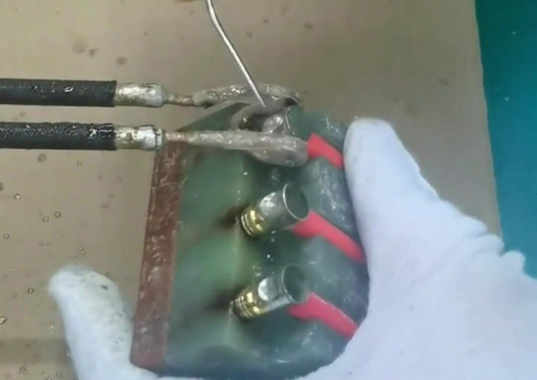 采用超高頻釬焊電線與銅端子的釬焊，這樣有效保障了其品質(zhì)，杜絕了虛焊假焊等因素