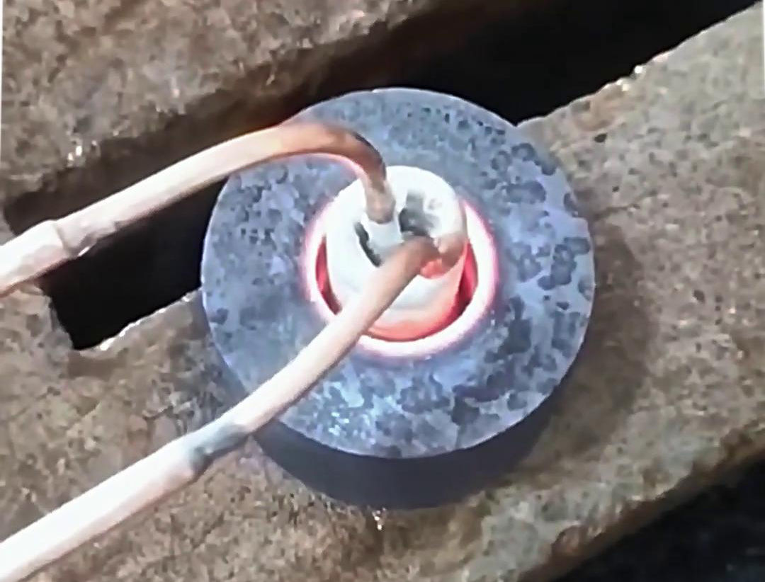 內孔加熱使用高頻加熱機有什么優(yōu)勢？