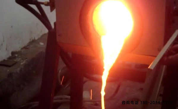 熔鋁熔煉爐現(xiàn)場